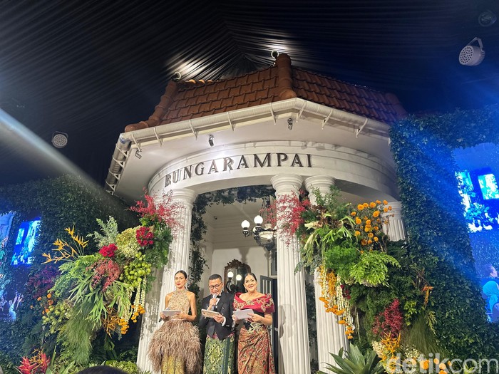 Perayaan 100 tahun bangunan restoran Bunga Rampai