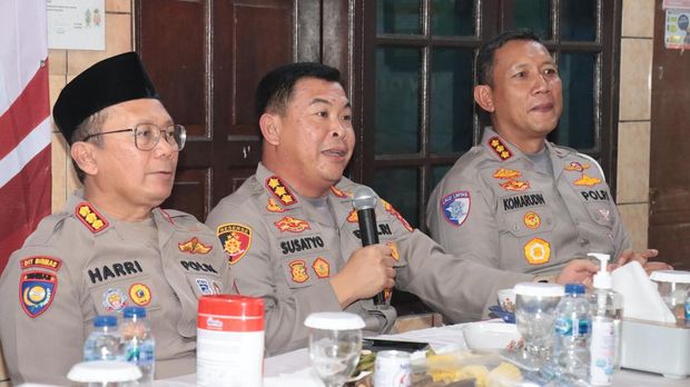 Polda Metro Jaya 'Ngopi Kamtibmas' bareng warga di Jakpus.