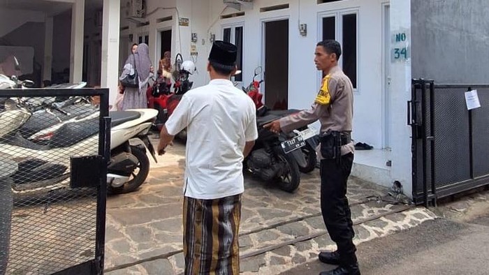 Polisi cek TKP pencurian motor di Depok