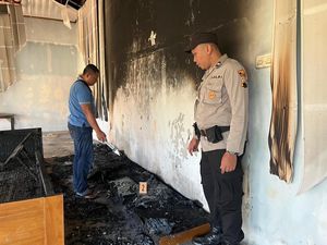 Geger Pria Diduga ODGJ Bakar Kantor Desa-Rumah Warga di Pati