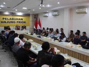 Polres Priok Sosialisasikan Larangan Over Dimensi-Overload ke Para Sopir Truk