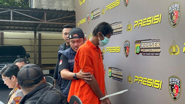 Polsek Pesanggrahan menangkap suami yang membakar rumah istri.
