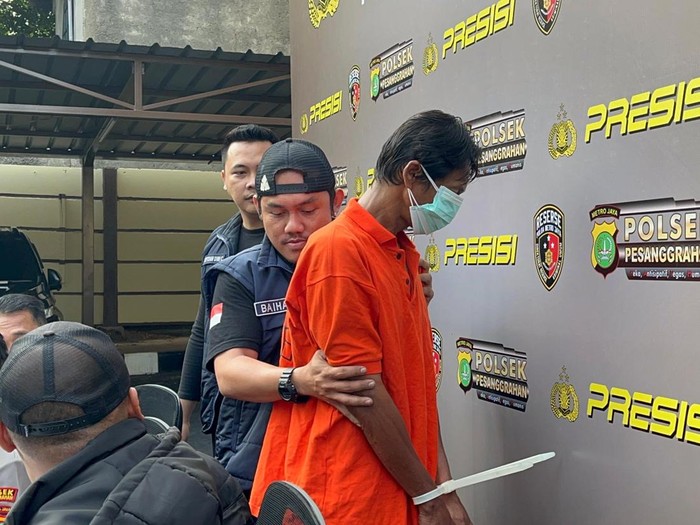 Polsek Pesanggrahan menangkap suami yang membakar rumah istri.
