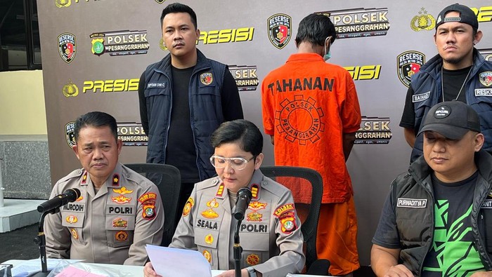 Polsek Pesanggrahan menangkap suami yang membakar rumah istri.