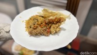Nasi goreng kambing jadi menu utama dalam periode tahun 1975-2000. Nasi goreng yang gurih berempah disajikan dengan potongan daging kambing sedap. Foto: Detikcom / Atiqa Rana