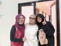 Aaliyah Massaid Siap Melahirkan, Reza Artamevia dan Ibu Thariq Halilintar di RS