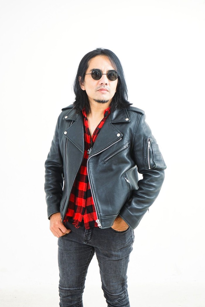 Sabarian Sabarian meluncurkan lagu Detik Menit, mengajak pendengar menghargai kebersamaan dan kesetiaan dalam cinta.