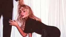 Sabrina Carpenter Cuek Hadapi Kritik Album Baru