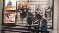 Kamu yang mencari sandal hingga sepatu untuk mendukung kegiatan outdoor dijamin akan ngiler dengan diskon buy get one yang bisa kamu temukan di banyak booth.