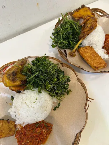 tempat makan ayam enak di Blok M