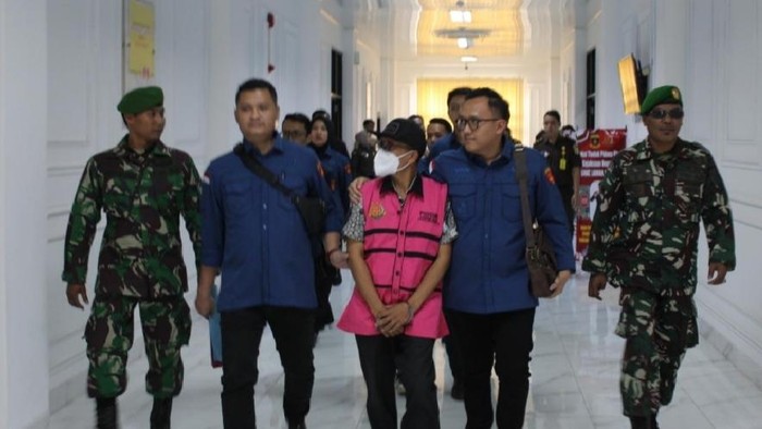 Tersangka proyek fiktif di PALI saat diamankan