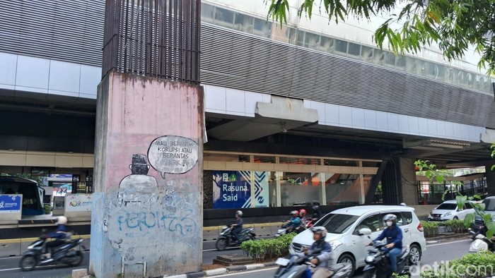 Tiang monorel mangkrak