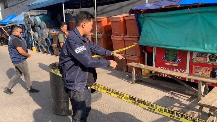 TKP percekcokan berujung penikaman yang menewaskan 1 pria di Muara Angke, Jakut.