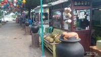 Deretan UMKM yng Berada di Sekitaran Pantai Bali 2, Indramayu, Jawa Barat