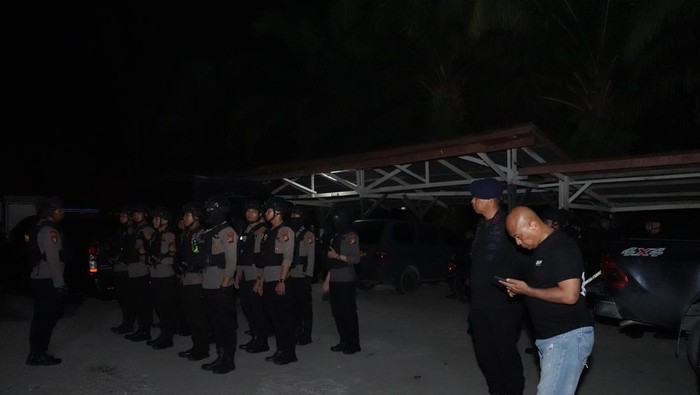 Wakapolda Riau Brigjen Jossy Kusumo mengecek PT di Siak pascaaksi pembakaran.