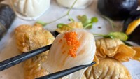 Paket ini terdiri dari Har Gow, Lo Mai Gai, Jiao Zi, Fried Beancurd Roll, Salted Egg Bao, hingga Shu Mai. Foto: detikFood