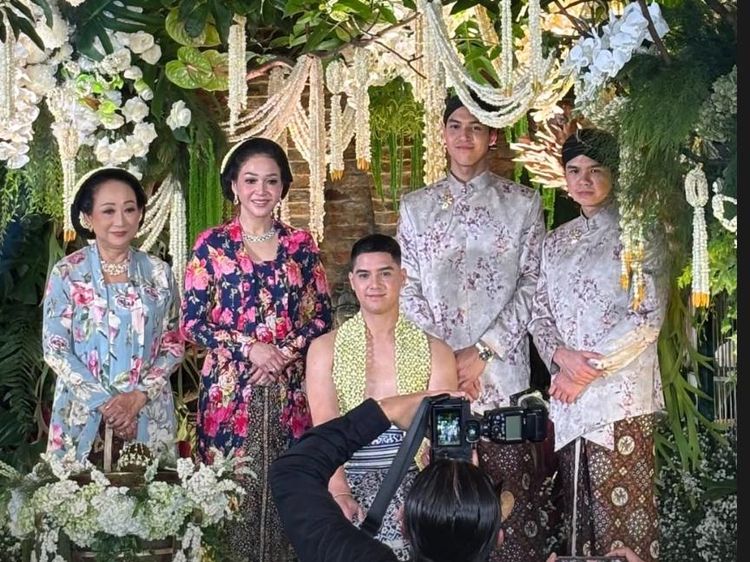 Potret Maia Estianty Tersenyum Bahagia Saat Prosesi Siraman Al Ghazali