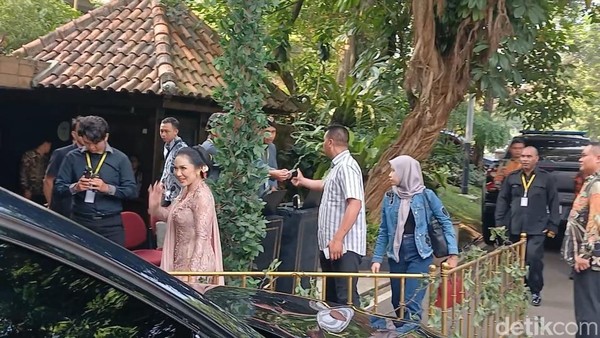 Kris Dayanti hingga Cak Imin Hadiri Siraman Al Ghazali Hari Ini