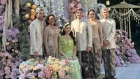 Momen bahagia Alyssa Daguise dihadiri oleh kedua orang tuanya, kakaknya, yakni Alexandra dan suami, serta adik bungsunya. Foto: dok. Capture Instagram Story Alyssa Daguise