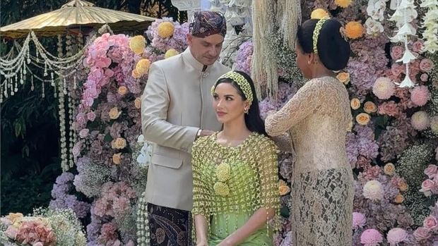 Alyssa Daguise siraman dan pengajian.