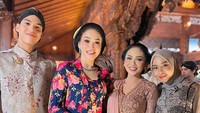 Momen El Rumi, Aurel Hermansyah, Kris Dayanti dan Maia Estianty foto bareng. Foto: instagram Aurel Hermansyah dan Kris Dayanti.