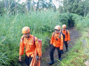 Wanita Slovakia Terjatuh Saat Mendaki Gunung Agung Tengah Malam