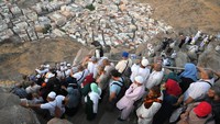 Diketahui, Gua Hira menjadi salah satu destinasi spiritual yang paling diminati umat Islam saat beribadah di Tanah Suci. Momen ini menjadi refleksi sekaligus napak tilas sejarah awal kenabian Rasulullah SAW. Foto: ANTARA FOTO/ANDIKA WAHYU