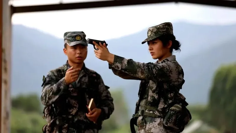 Buzainafu Yasenjiang, sniper cantik yang viral disebut mirip artis Dilraba Dilmurat.