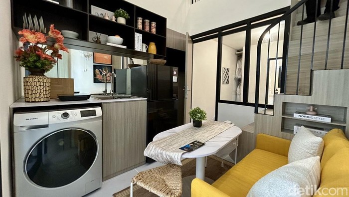 Design rumah contoh subsidi seluas 14 meter persegi di salah satu pusat perbelanjaan di Jakarta, Sabtu (14/6/2025). Terdapat dua tipe rumah yang ditampilkan ditempat ini, yakni single berisi satu kamar dengan luas bangunan 14 meter persegi. Lalu, rumah double dengan dua kamar luas bangunannya 23,4 meter persegi.