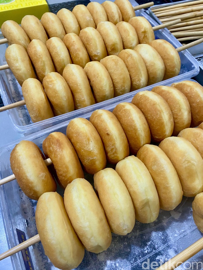Laris Terjual 1.500 Buah Sehari, Ini Donat Kentang Viral di Depok
