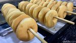 Laris Terjual 1.500 Buah Sehari, Ini Donat Kentang Viral di Depok