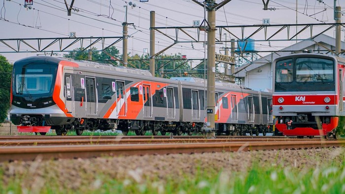 Dua KRL di lintas Bogor dan Cikarang mulai beroperasi hari ini.