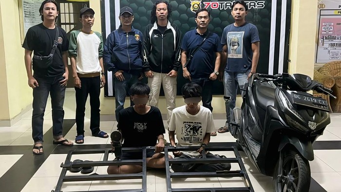 Dua remaja ditangkap karena curi kerang-kerang mobil