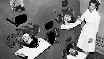 Anak-anak di Paru-paru Besi Tahun 1950 Sebelum Munculnya Vaksin Polio Foto: Boredpanda