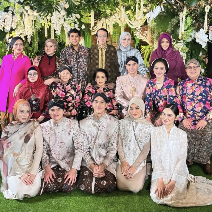 Gaya Maia Estianty di Siraman dan Pengajian Al Ghazali dan Alyssa Daguise Gaya Maia Estianty di Siraman dan Pengajian Al Ghazali dan Alyssa Daguise