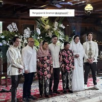 Kris Dayanti sempat membagikan kebersamaannya dengan Maia. Kepada awak media saat hendak meninggalkan lokasi acara, penyanyi yang akrab disapa KD itu mengatakan, “Siraman baru akan berjalan, Sungkemannya juga begitu magis. Ritual sangat sakral dan sangat menyentuh sekali. Bangga masih ada anak muda yang mempertahankan tradisi. (Foto: Instagram/@elelrumi)