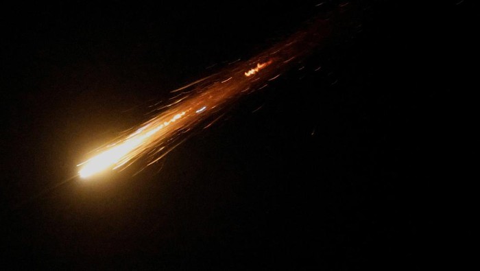 Missiles launched from Iran are intercepted as seen from Tel Aviv, Israel June 13, 2025. REUTERS/Jamal Awad      TPX IMAGES OF THE DAY