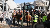 Israel diperkirakan memiliki 90 hulu ledak nuklir dalam persediaannya, menurut Asosiasi Pengendalian Senjata yang berpusat di AS. Iran tidak mungkin memiliki senjata nuklir, tetapi memiliki program nuklir canggih dan mengoperasikan beberapa fasilitas nuklir dan pusat penelitian.  REUTERS/Ronen Zvulun