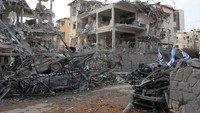 Foto: Iran lantas melancarkan serangan balik ke wilayah Israel mulai Jumat (13/6) siang hingga hari ini. Ratusan rudal diarahkan ke kota Tel Aviv dan Yerusalem. Dalam serangan balasan pertama, ada 100 rudal yang dilepaskan militer Iran ke wilayah Israel (AFP/JACK GUEZ)