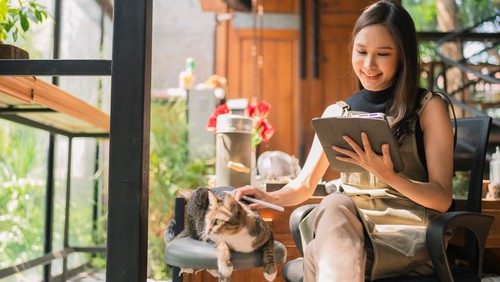 Kafe pet friendly. (Freepik)