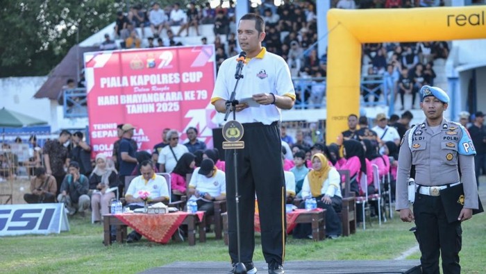 Kapolres Situbondo AKBP Rezi Dharmawan saat membuka turnamen
