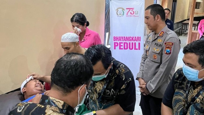 Khitan massal di Situbondo dalam rangka HUT Bhayangkara.