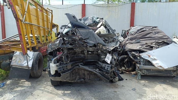 Kondisi mobil yang ditumpangi Ketua PCNU Pamekasan.