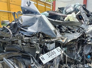 Detik-detik Kecelakaan Tewaskan Tokoh NU Jatim dan Istri di Tol Paspro