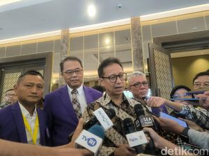 Kata Menkes Soal Keluarga Pasien Paksa Buka Masker Dokter RSUD Sekayu