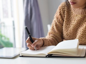 Kata Kerja Mental Itu Apa? Ini Ciri, Fungsi, dan Contohnya