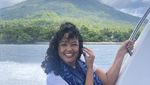 Mutiara Baswedan Menyantap Rujak Natsepa Bareng Fery Farhati
