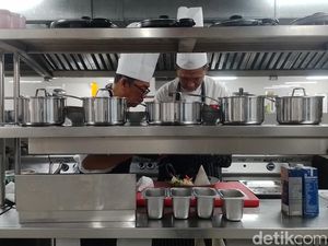 Bebek Bumbu Hitam yang Mengguggah Selera ala Myze Hotel Sumenep