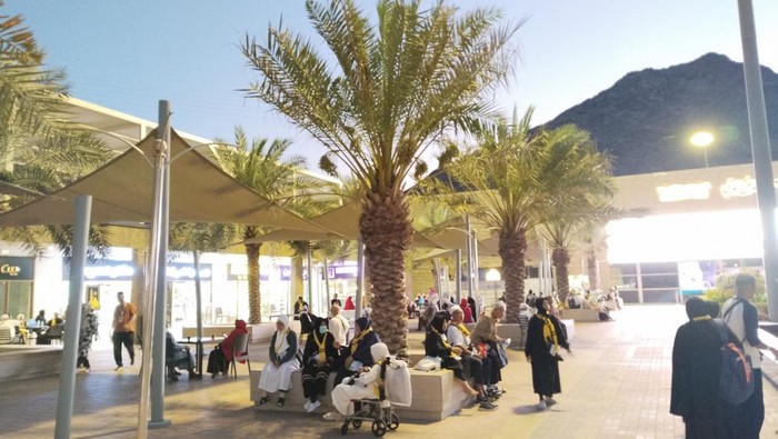 Otoritas Arab Saudi sedang mengembangkan area sekitar Jabal Nur sebagai tempat wisata. Otoritas Arab Saudi sedang mengembangkan area sekitar Jabal Nur sebagai tempat wisata.