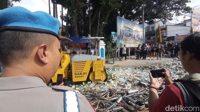 Pemusnahan miras di Tasikmalaya